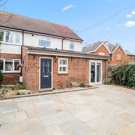 Pass The Keys Spacious And Very Modern Family Home, Central Windsor Esterno foto