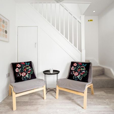 Pass The Keys Spacious And Very Modern Family Home, Central Windsor Esterno foto