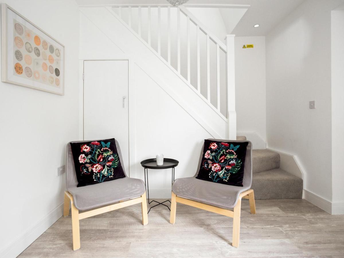 Pass The Keys Spacious And Very Modern Family Home, Central Windsor Esterno foto