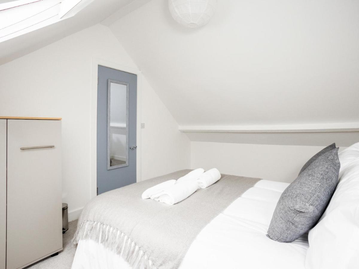 Pass The Keys Spacious And Very Modern Family Home, Central Windsor Esterno foto