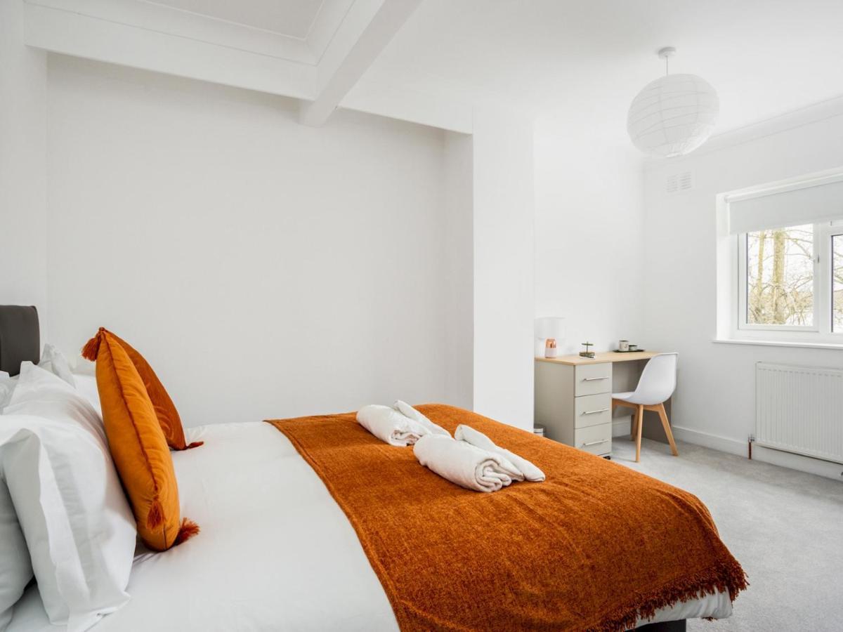 Pass The Keys Spacious And Very Modern Family Home, Central Windsor Esterno foto