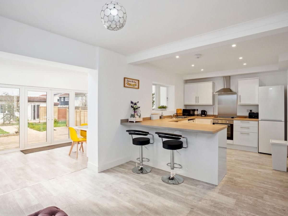 Pass The Keys Spacious And Very Modern Family Home, Central Windsor Esterno foto