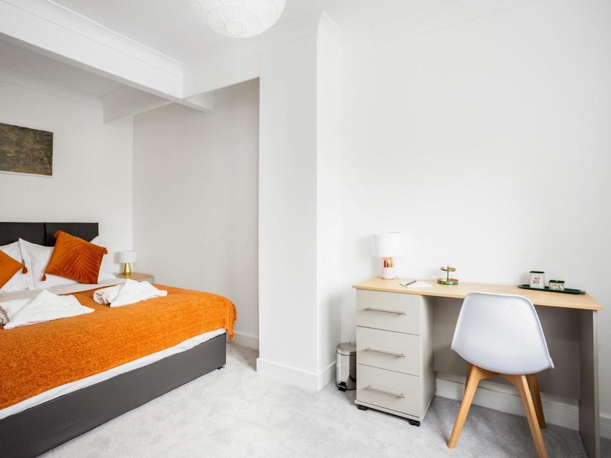 Pass The Keys Spacious And Very Modern Family Home, Central Windsor Esterno foto