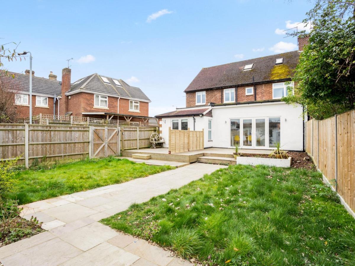 Pass The Keys Spacious And Very Modern Family Home, Central Windsor Esterno foto