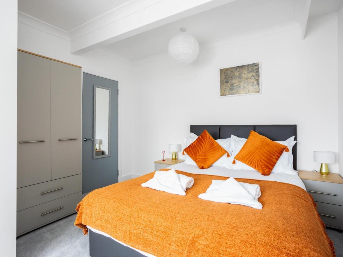 Pass The Keys Spacious And Very Modern Family Home, Central Windsor Esterno foto