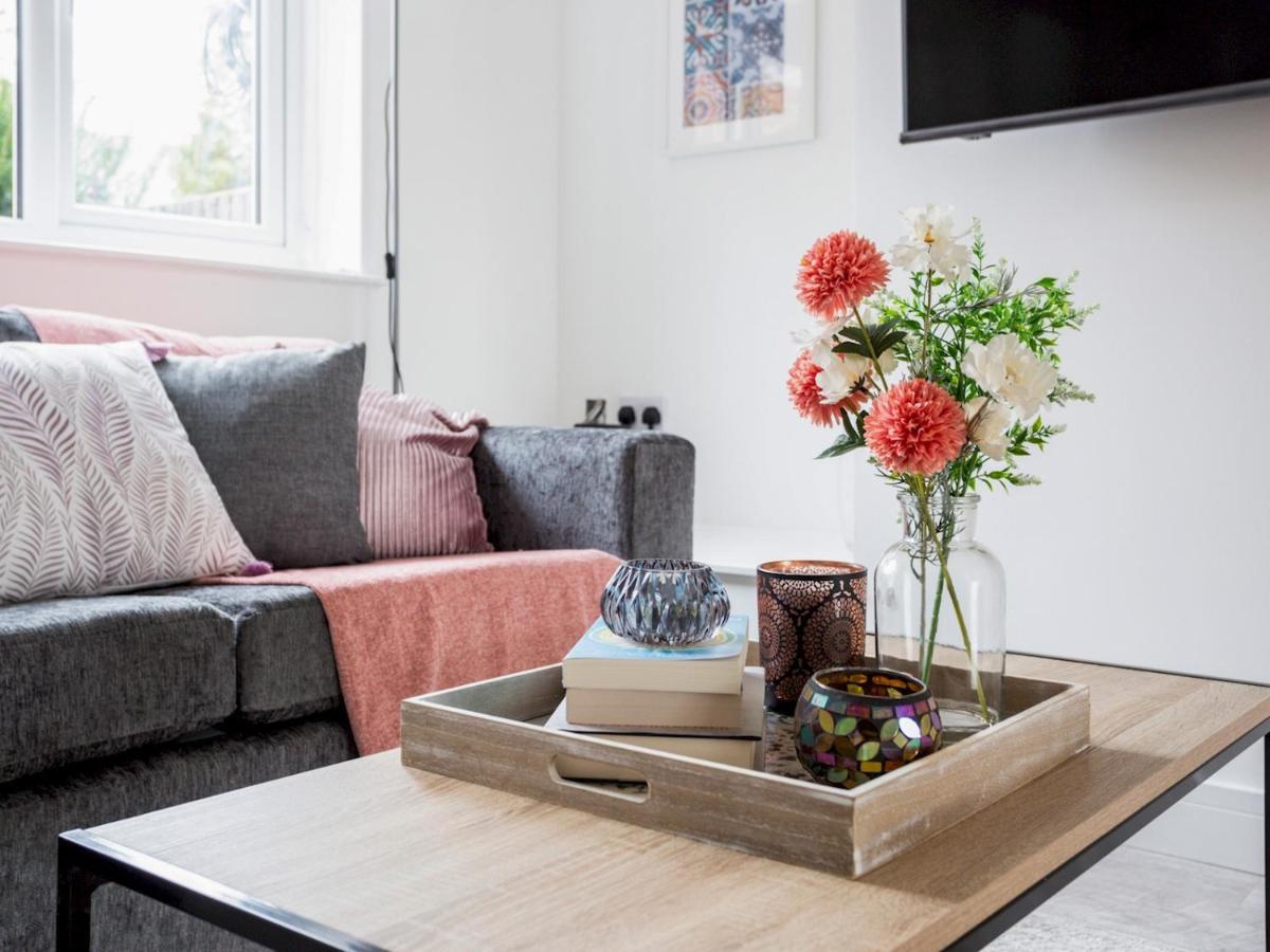 Pass The Keys Spacious And Very Modern Family Home, Central Windsor Esterno foto