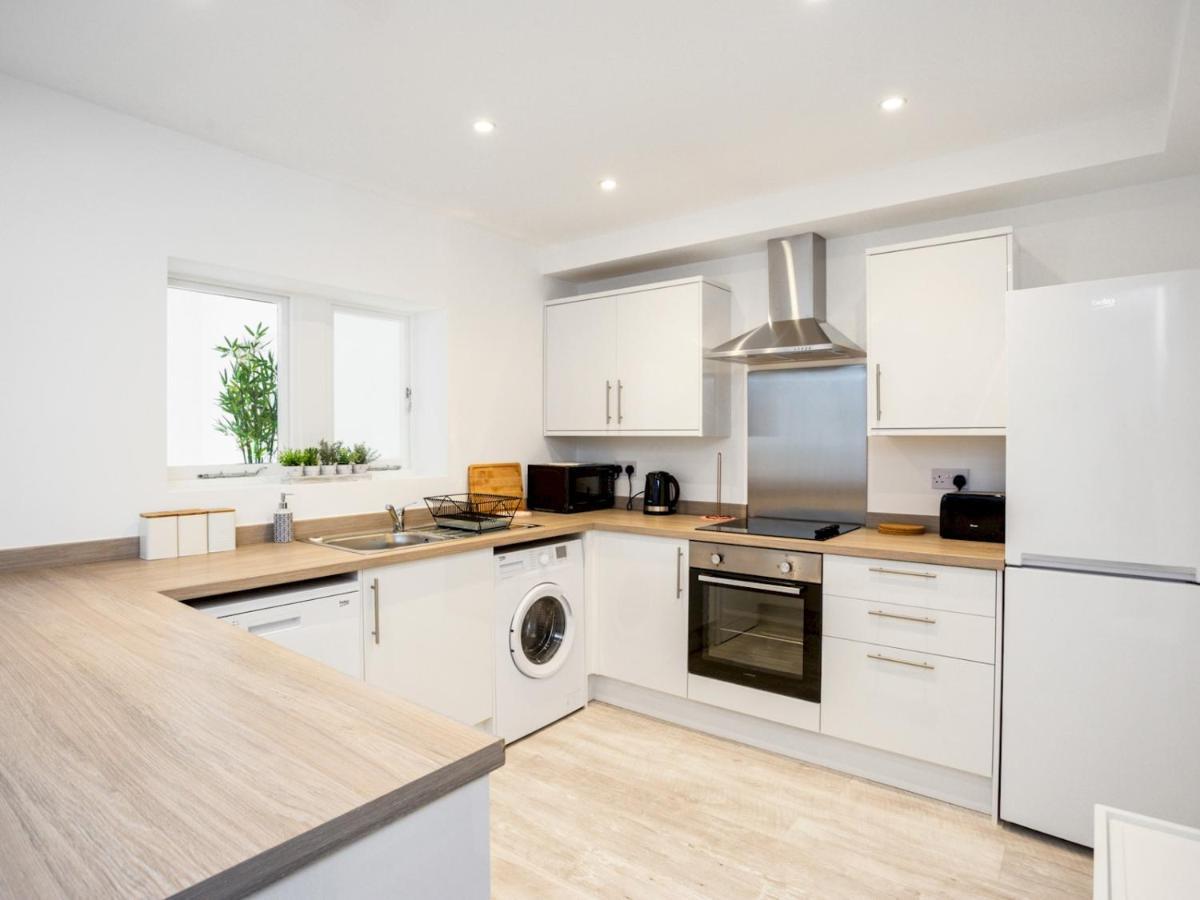 Pass The Keys Spacious And Very Modern Family Home, Central Windsor Esterno foto