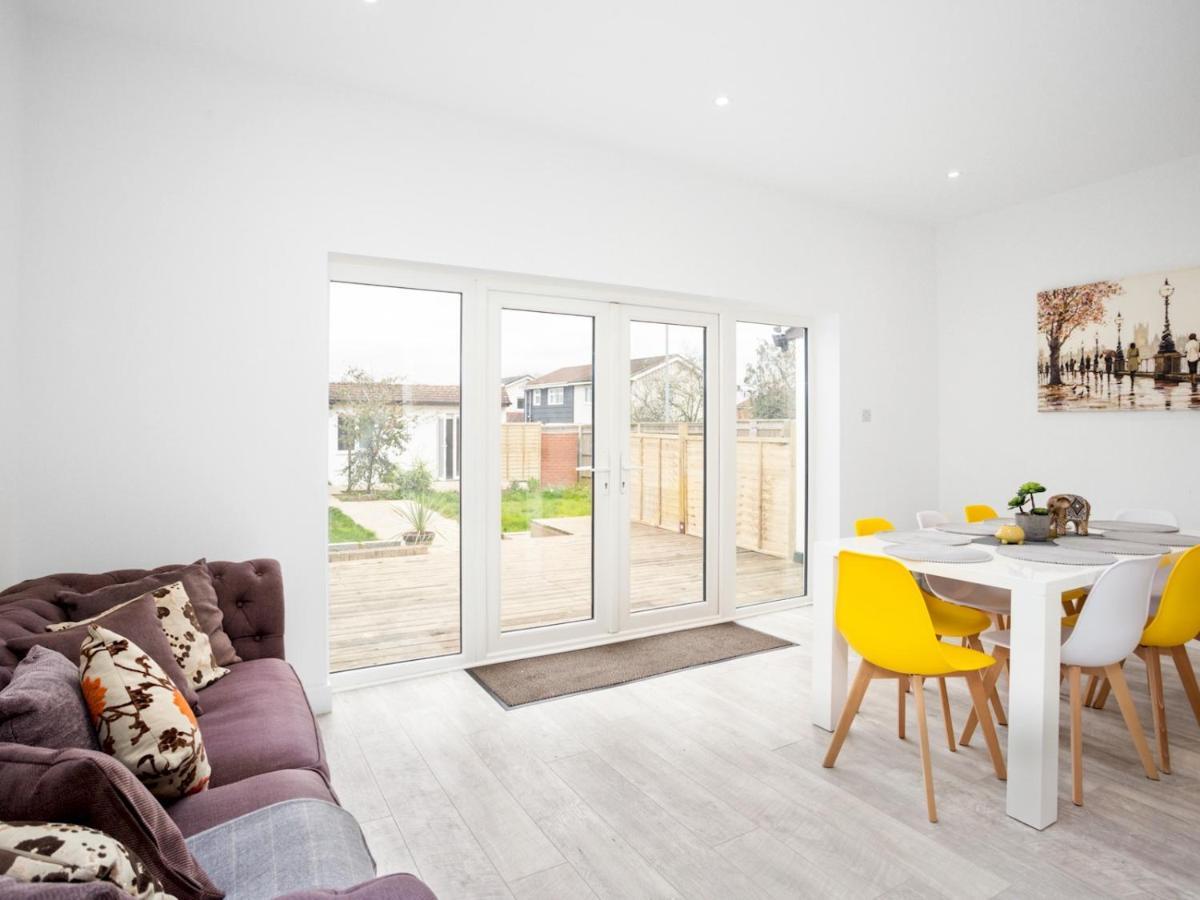 Pass The Keys Spacious And Very Modern Family Home, Central Windsor Esterno foto