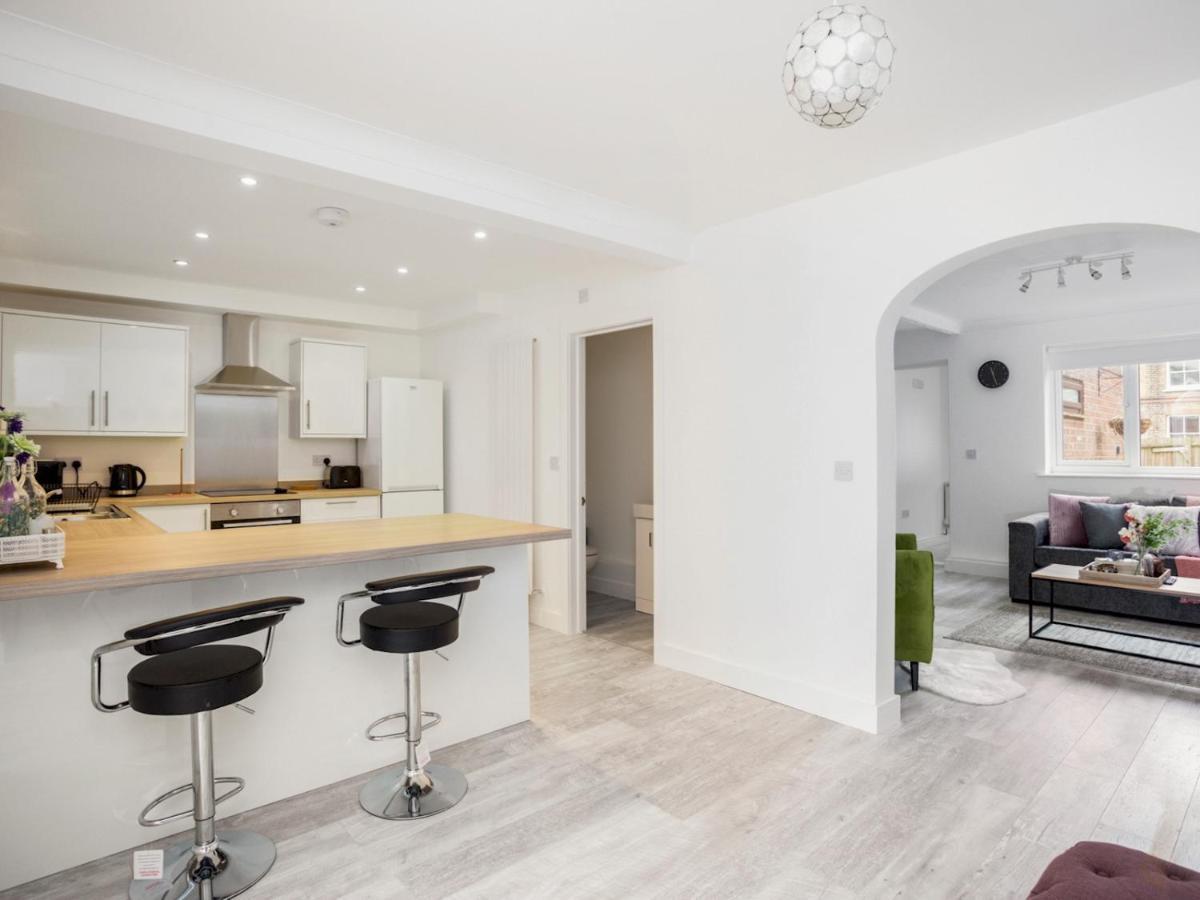 Pass The Keys Spacious And Very Modern Family Home, Central Windsor Esterno foto
